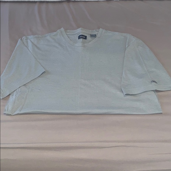 Izod Shirt. EUC. - Picture 4 of 8